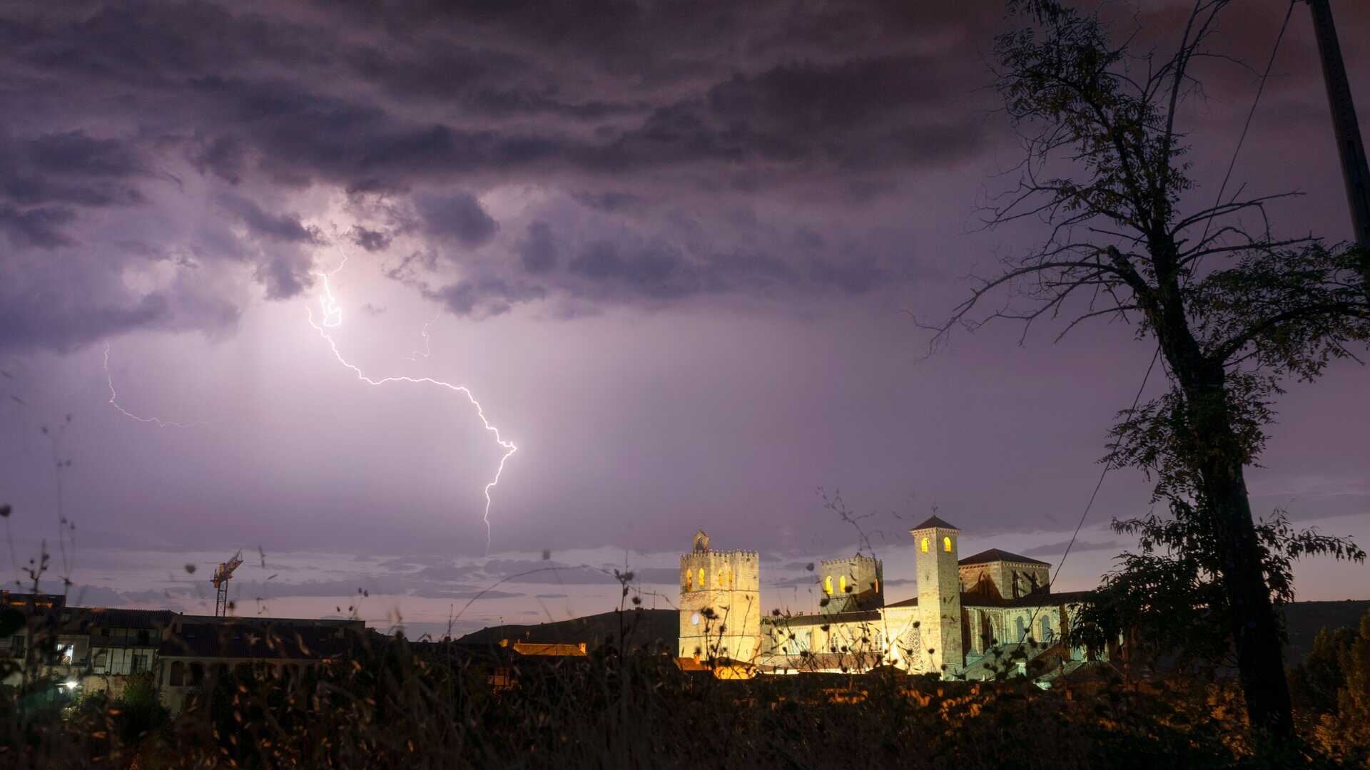thunderstorms in Guadalajara_2406 - El clima en México: continúan lluvias intensas este martes