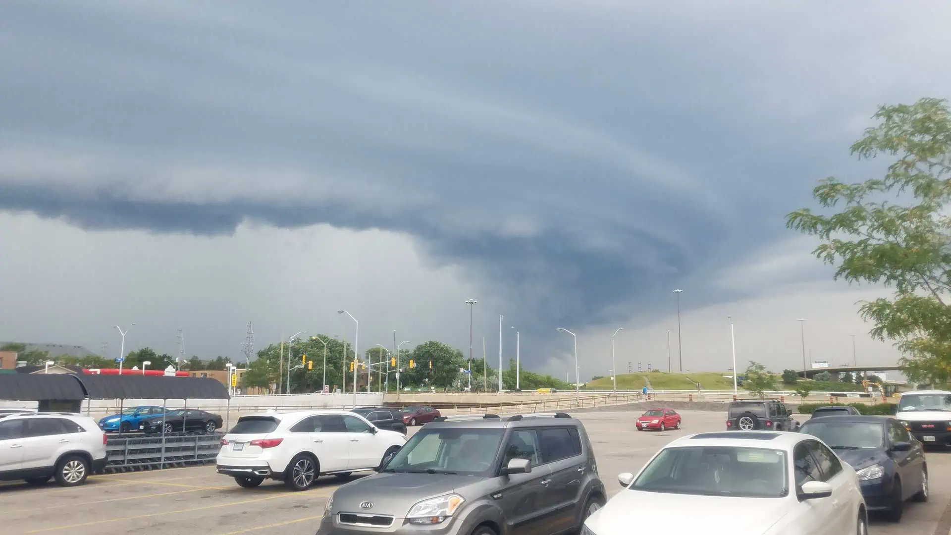 tornado-in-ontario-0807 - El clima en Columbia Británica: calor intenso y regreso de lluvias esta semana